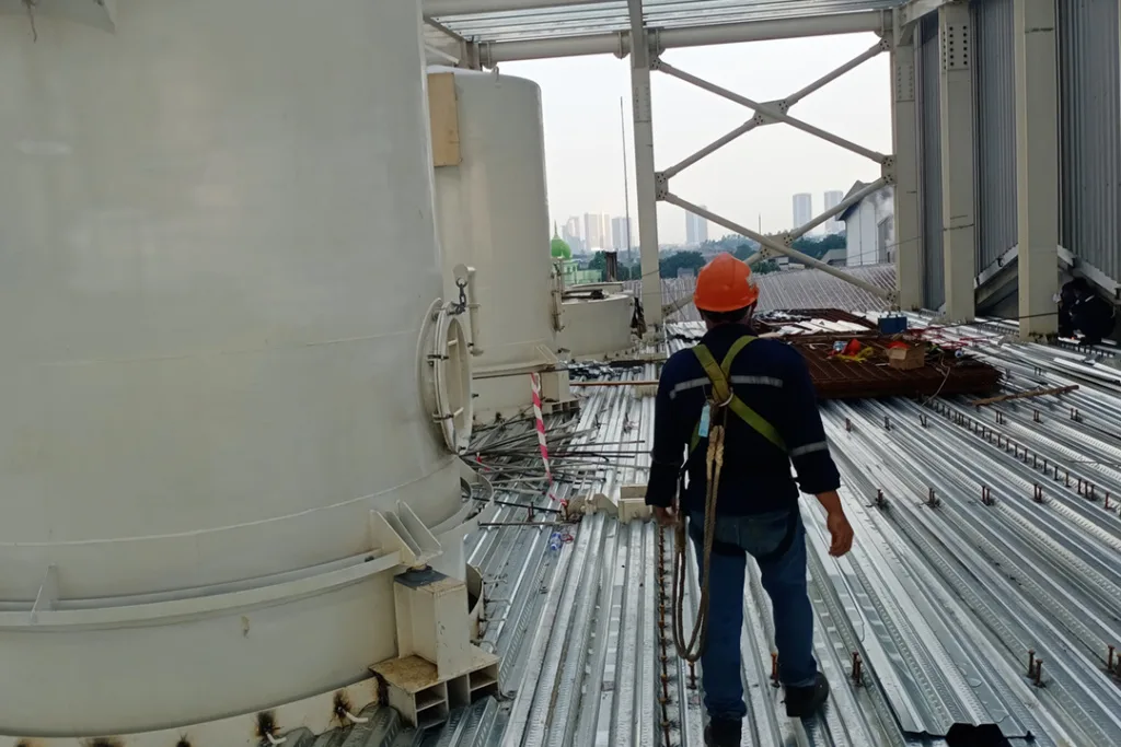 Sinar Alam Cakrabuana Worker Inspect the Facility for Routine Maintenance